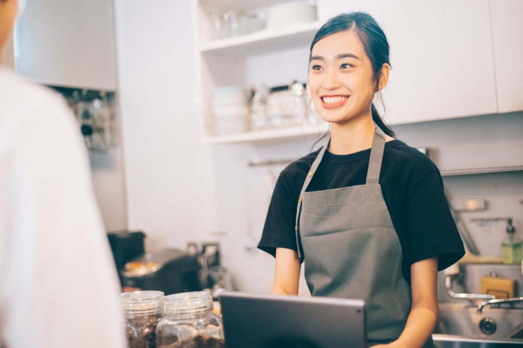 カフェ店員